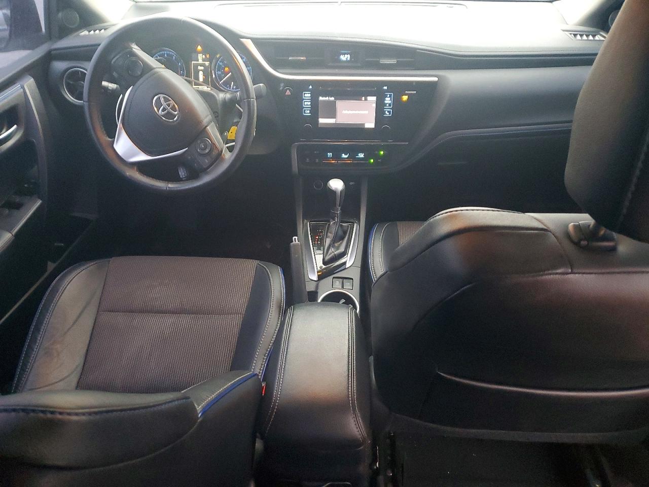 2017 TOYOTA COROLLA L photo 8