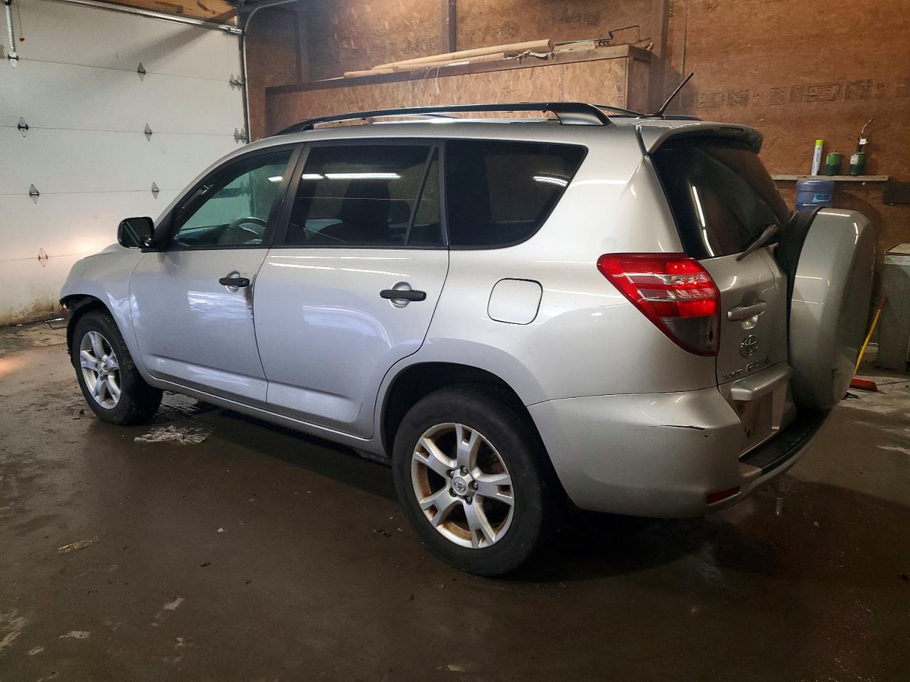 2010 TOYOTA RAV4 photo 2