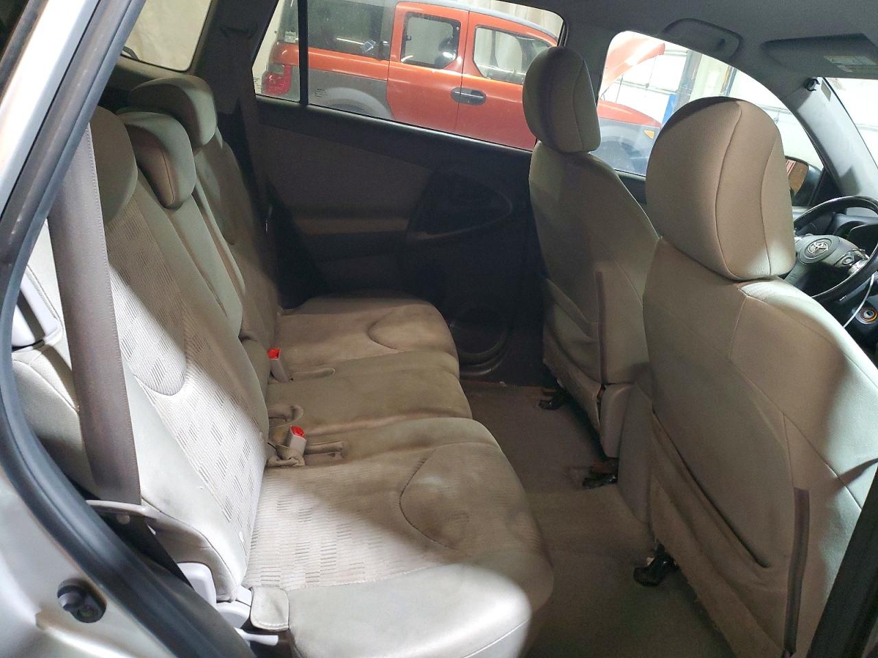 2010 TOYOTA RAV4 photo 11