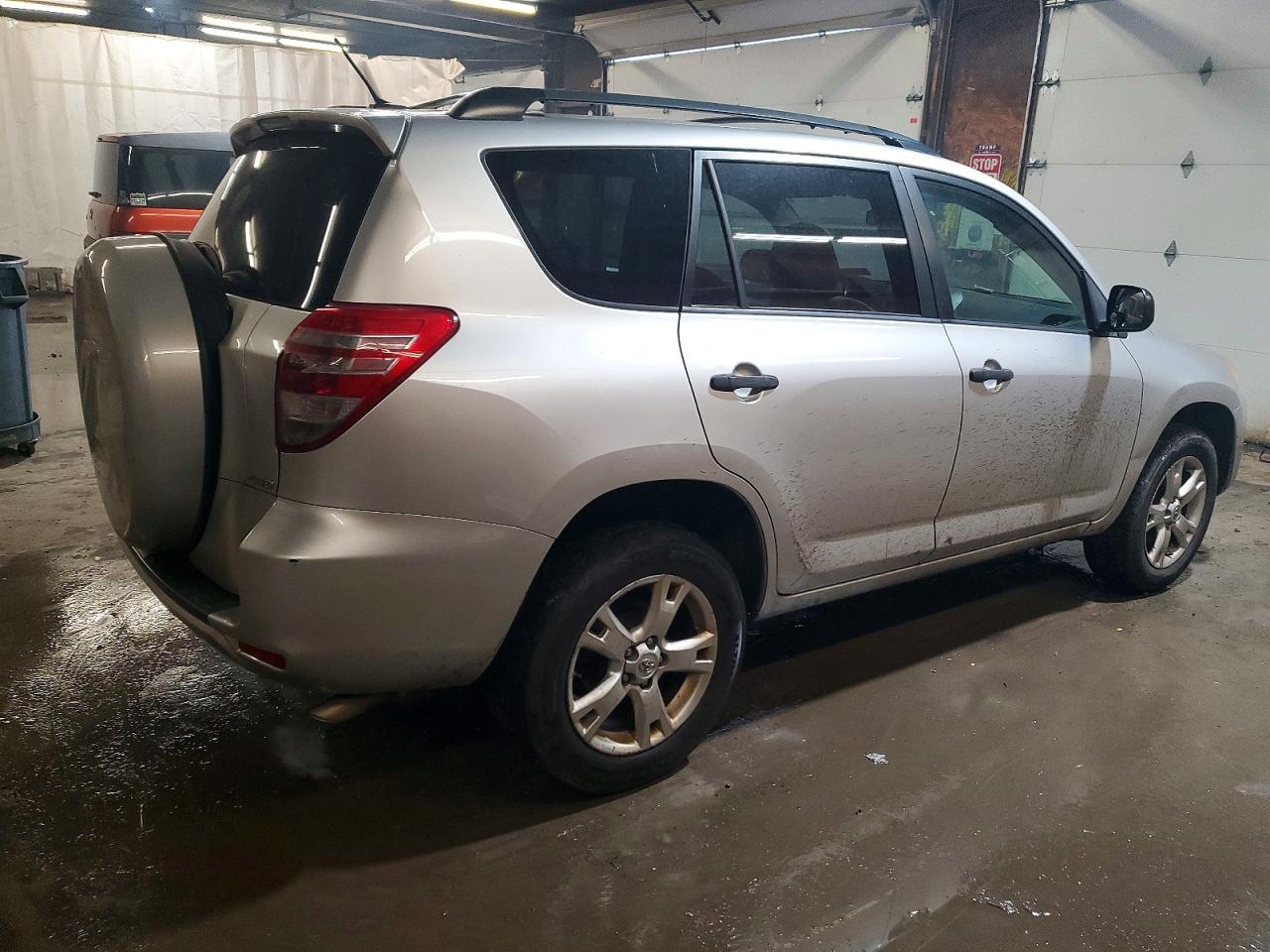 2010 TOYOTA RAV4 photo 3