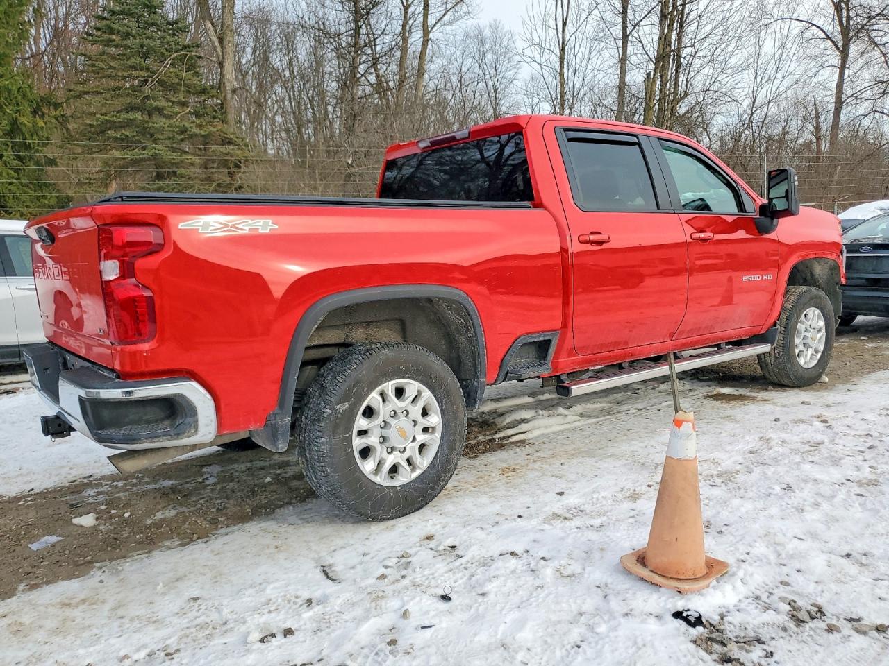 2024 CHEVROLET SILVERADO K2500 HEAVY DUTY LT photo 3