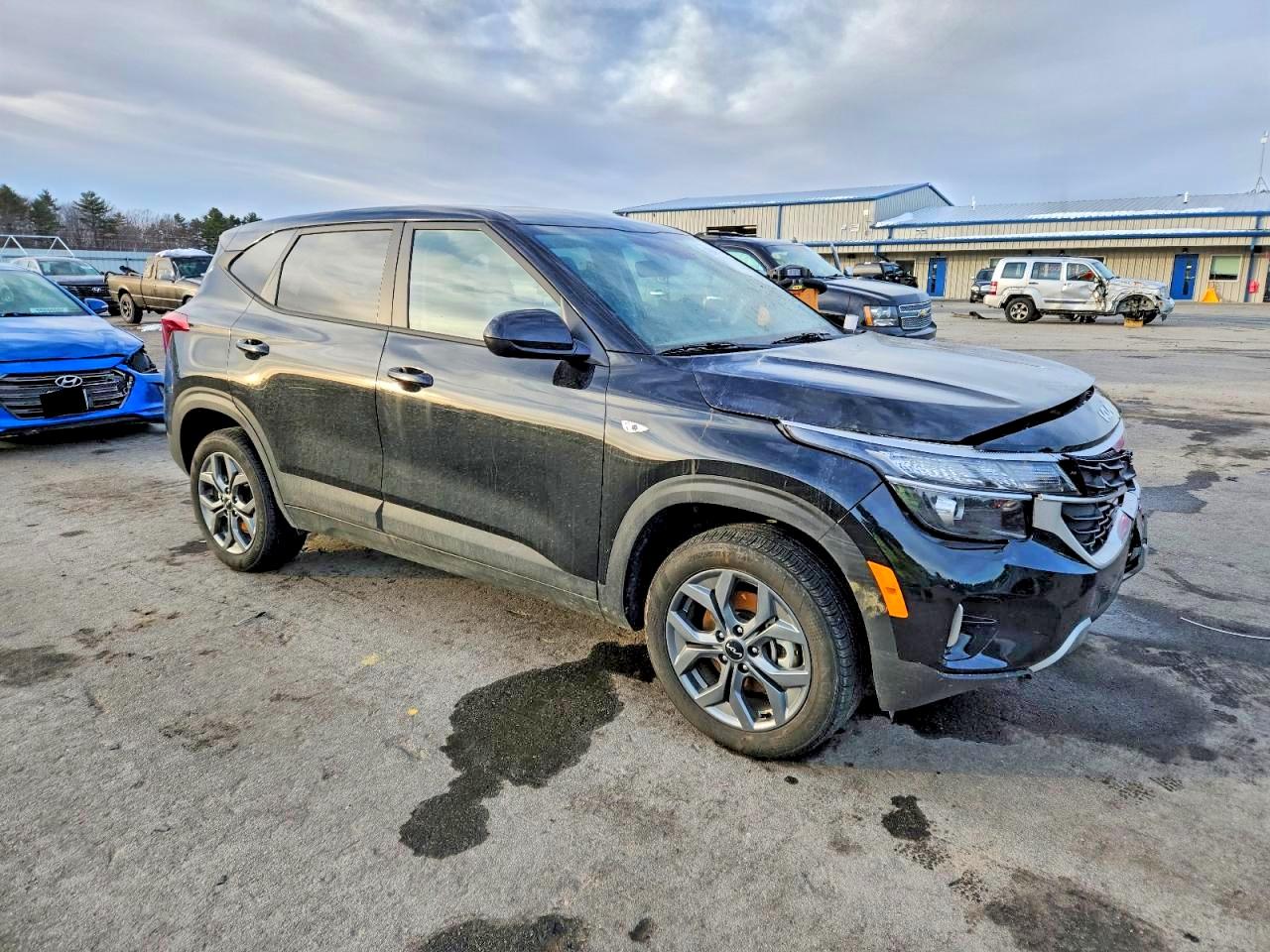 2025 KIA SELTOS LX photo 4