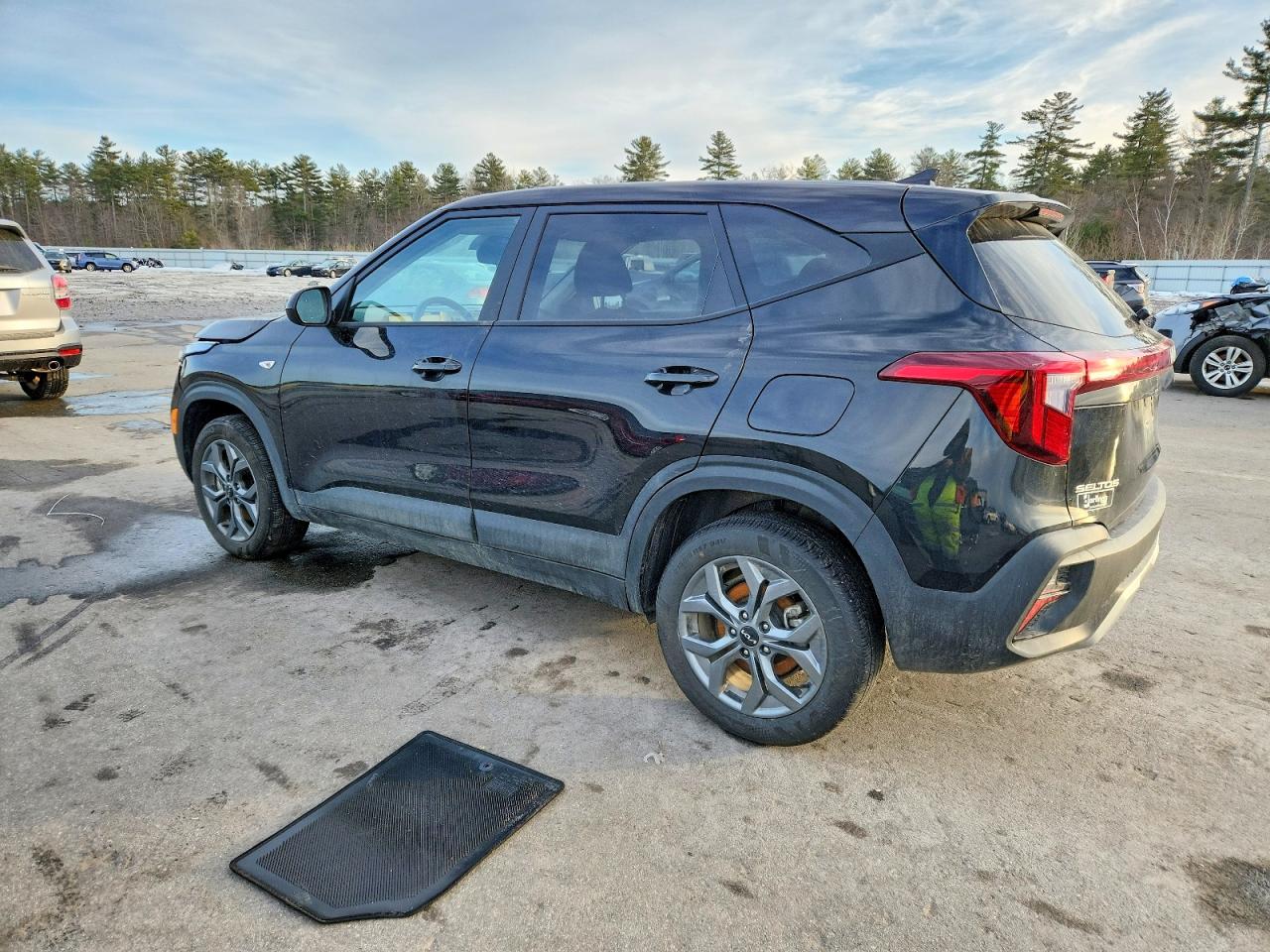 2025 KIA SELTOS LX photo 2