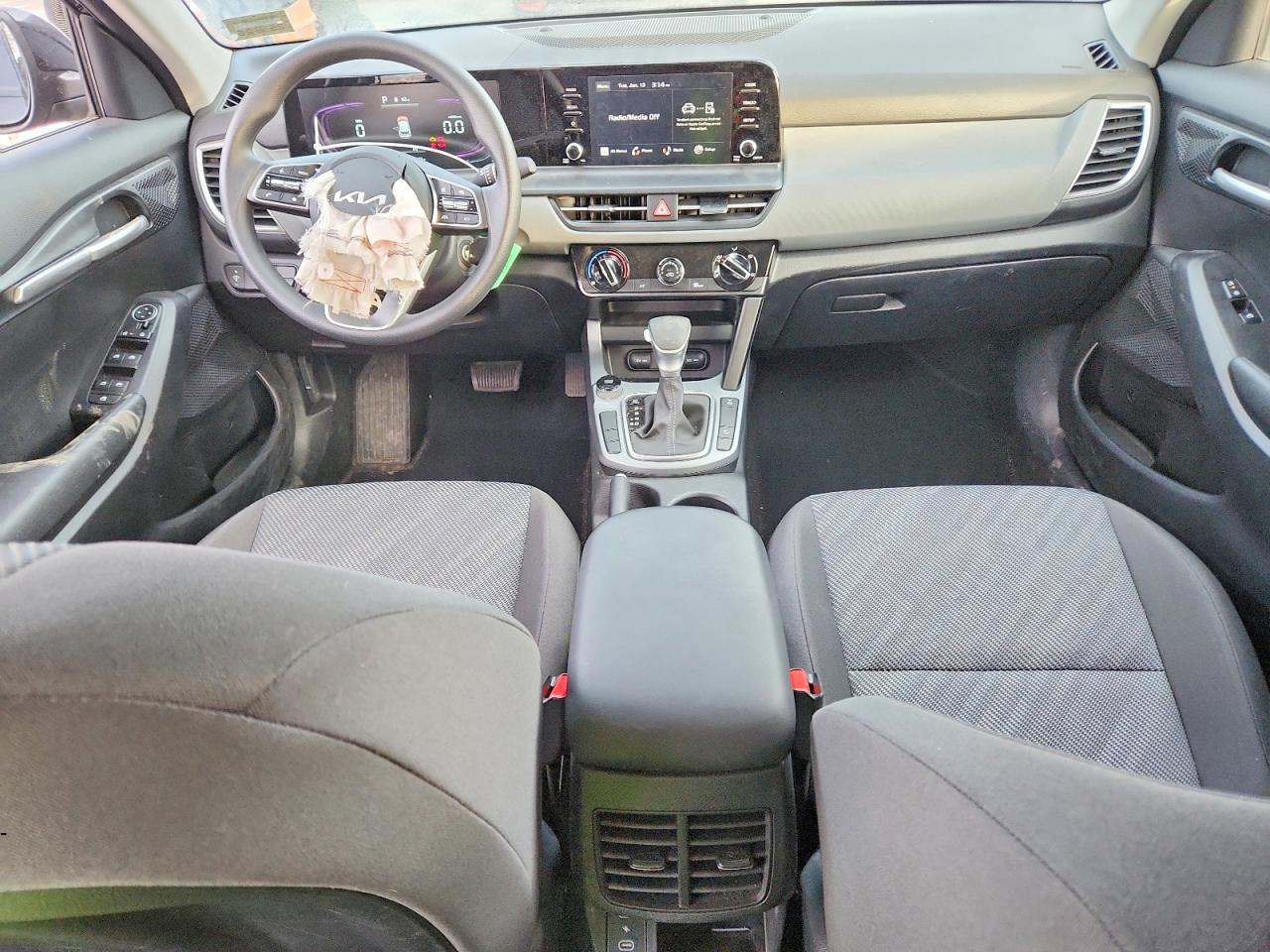 2025 KIA SELTOS LX photo 8