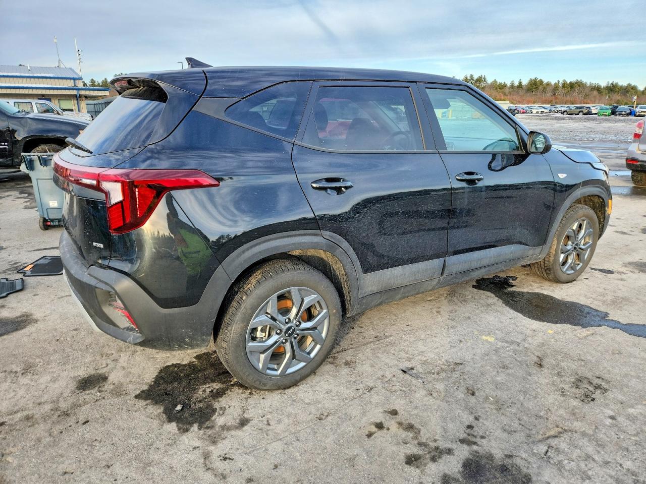 2025 KIA SELTOS LX photo 3