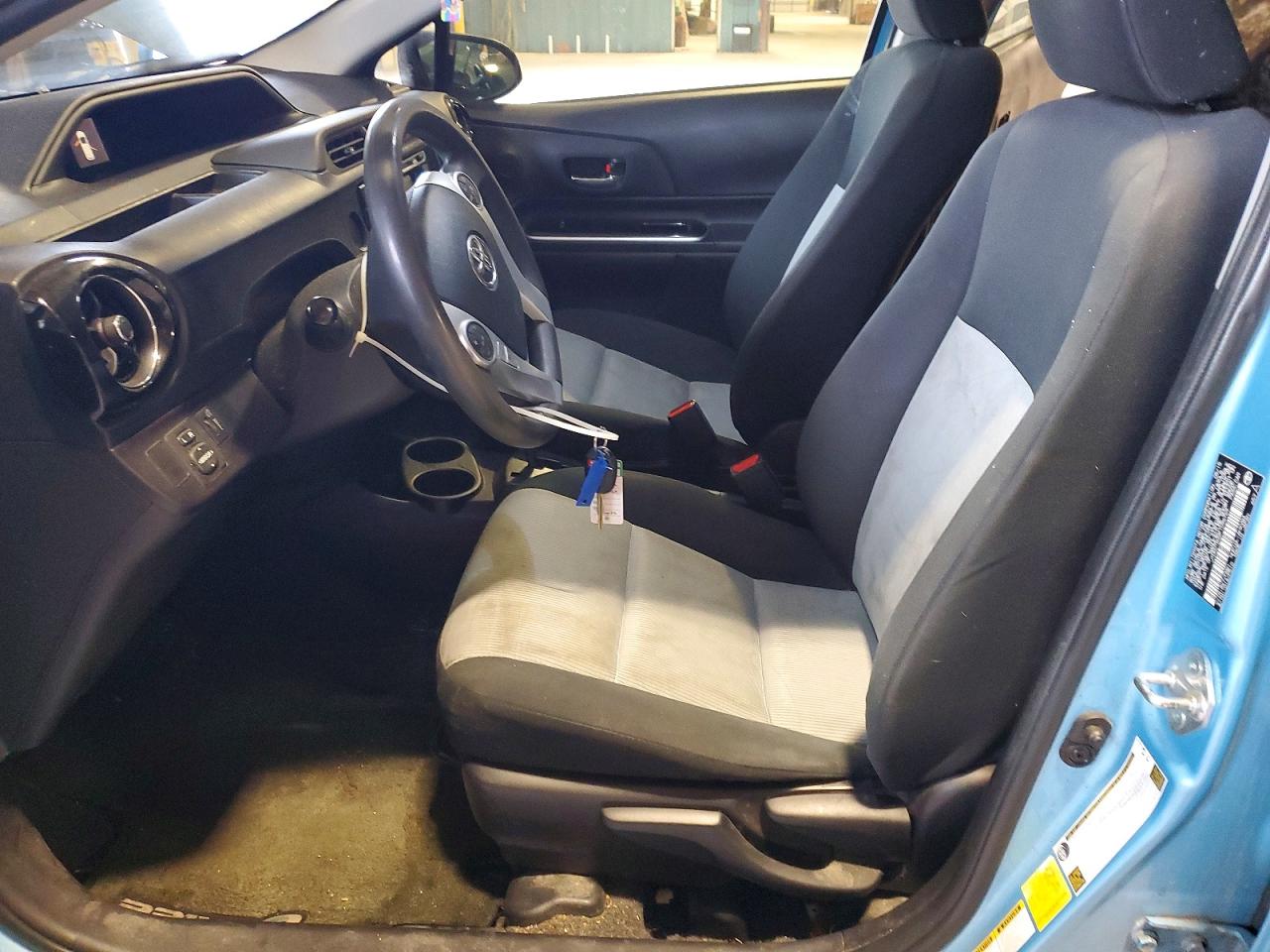 2015 TOYOTA PRIUS C photo 7