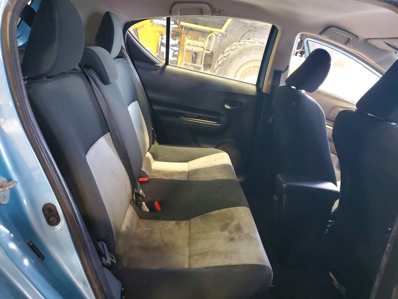 2015 TOYOTA PRIUS C photo 10