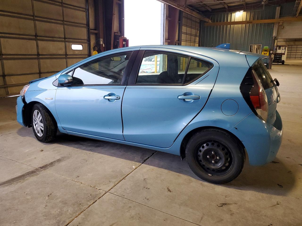 2015 TOYOTA PRIUS C photo 2