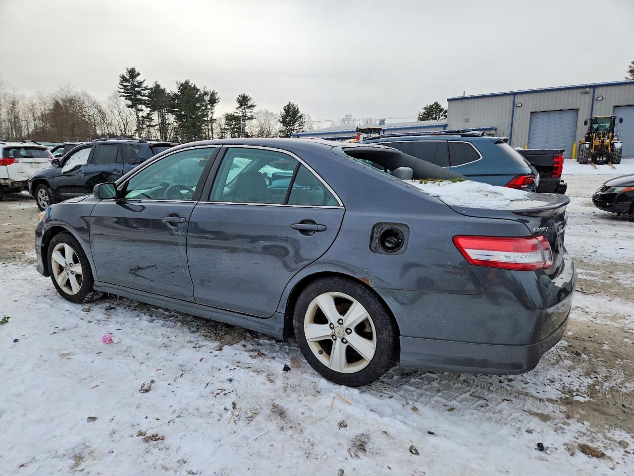 2010 TOYOTA CAMRY BASE photo 4