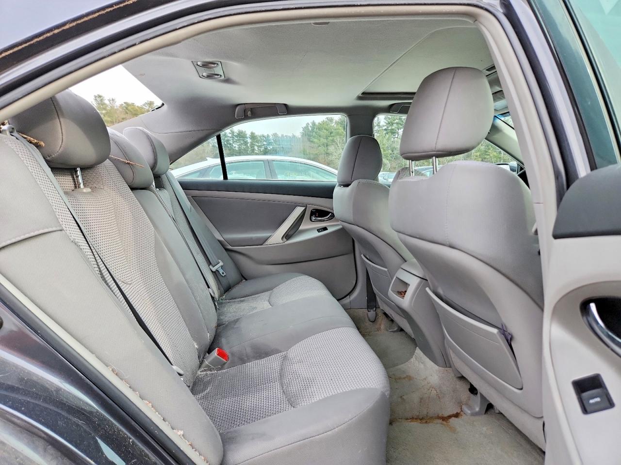 2010 TOYOTA CAMRY BASE photo 28