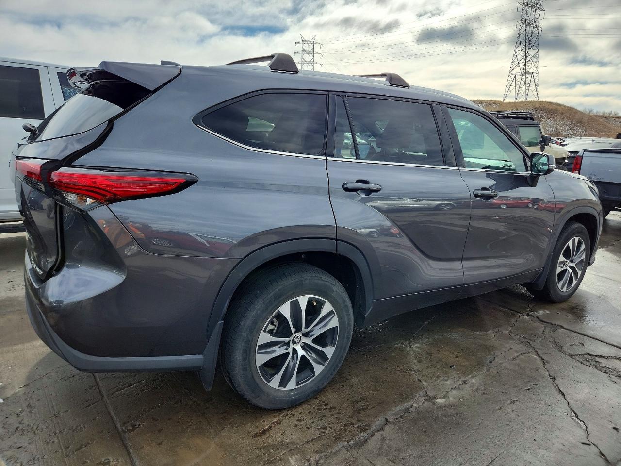 2020 TOYOTA HIGHLANDER XLE photo 3