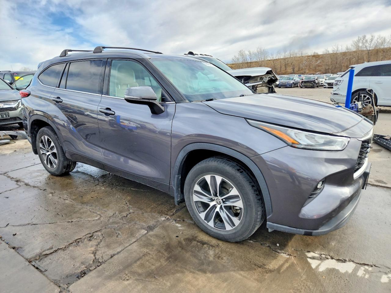 2020 TOYOTA HIGHLANDER XLE photo 4