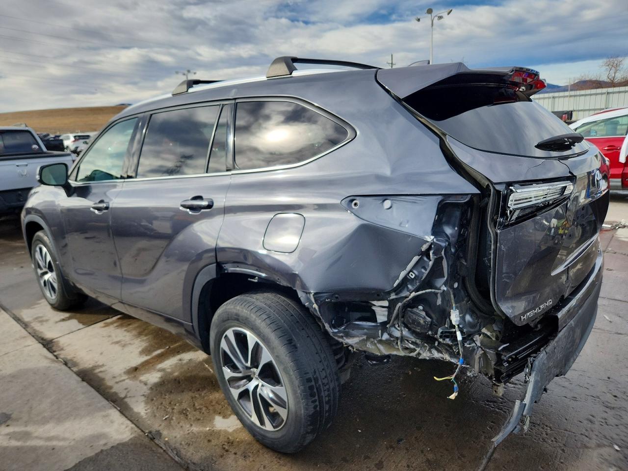 2020 TOYOTA HIGHLANDER XLE photo 2