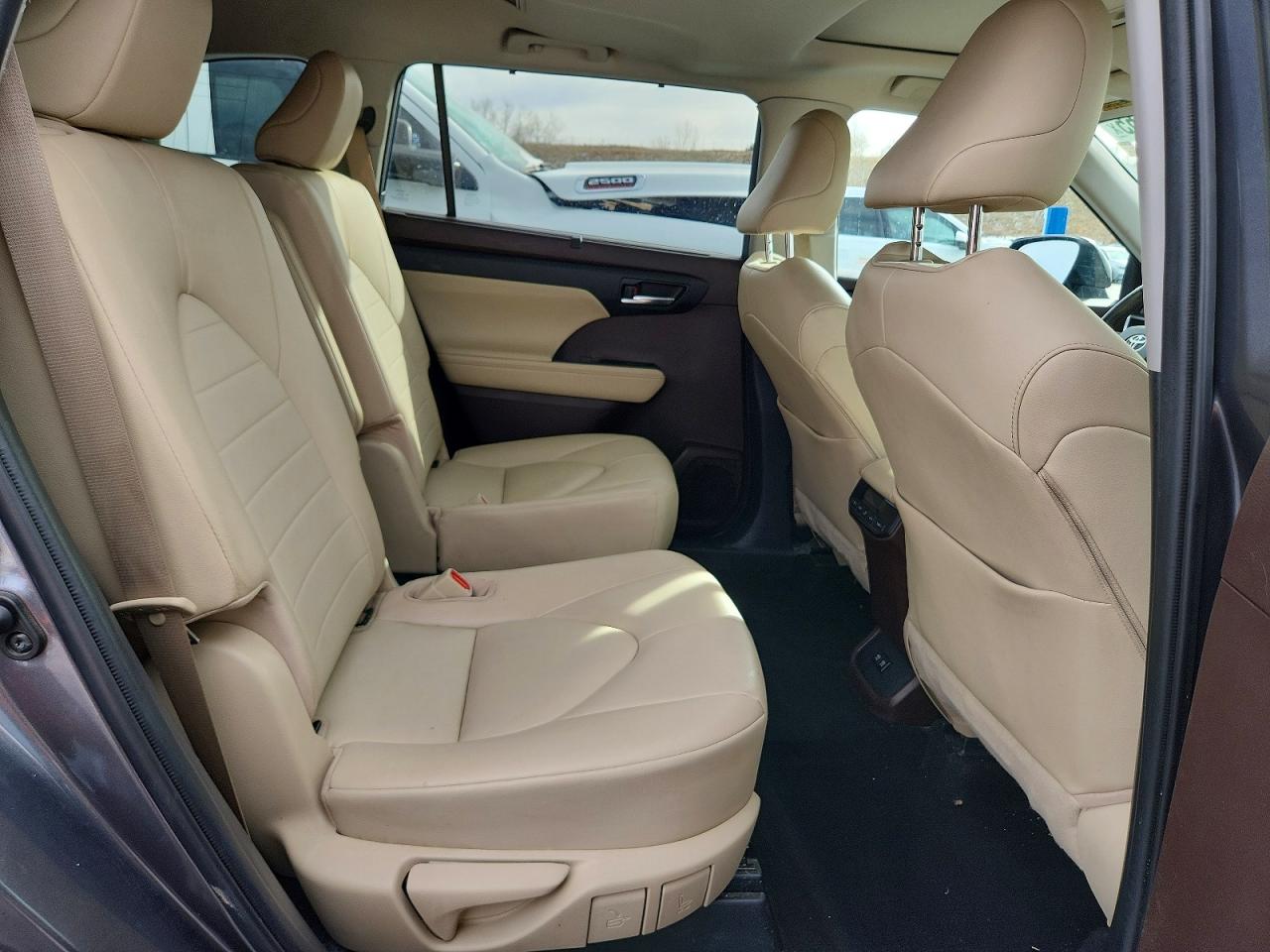 2020 TOYOTA HIGHLANDER XLE photo 11