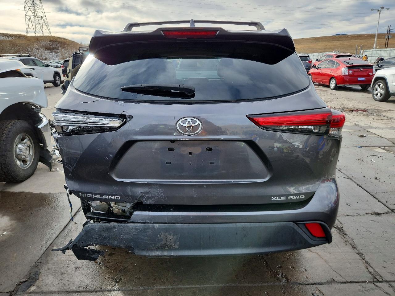 2020 TOYOTA HIGHLANDER XLE photo 6