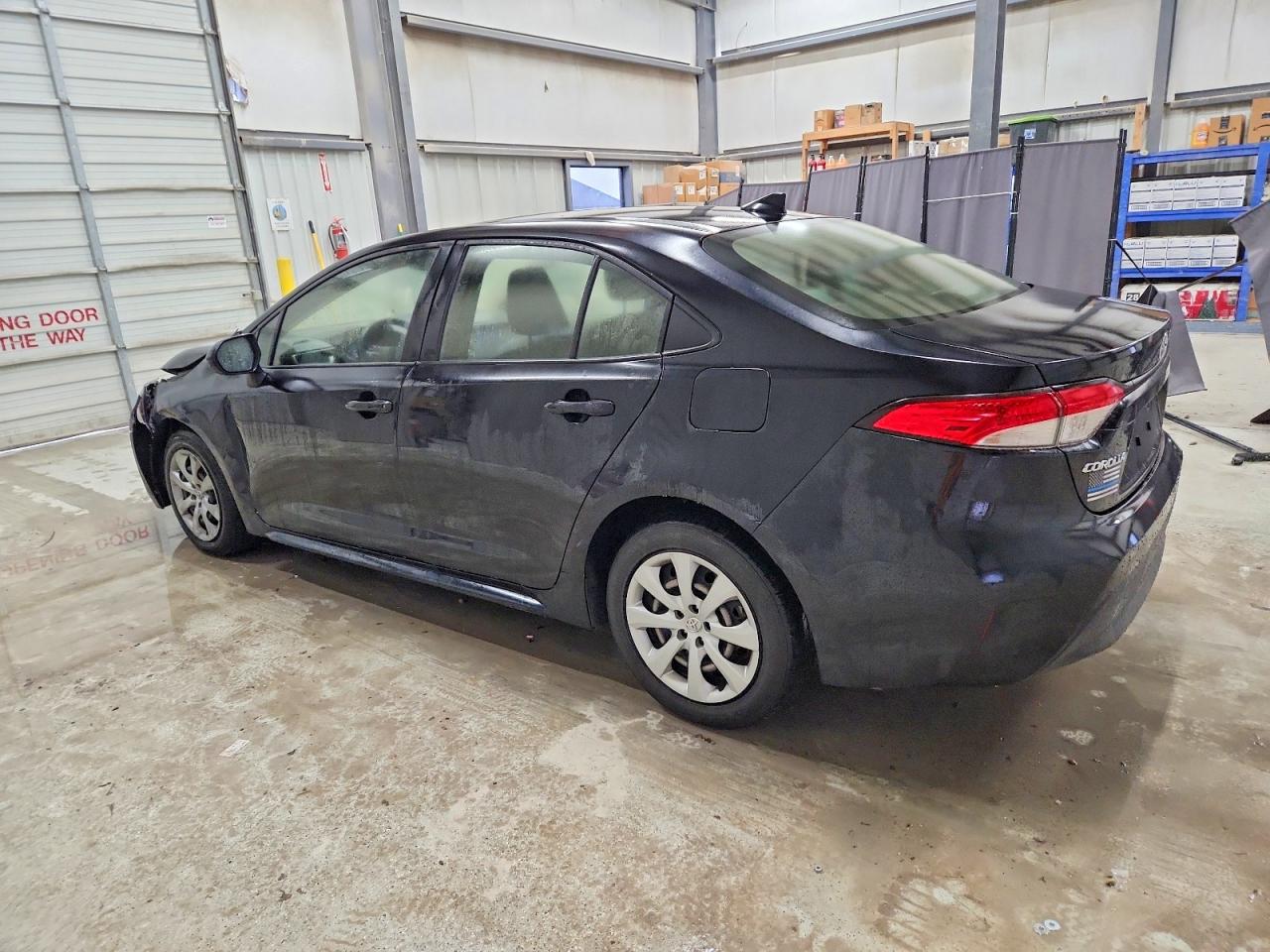 2023 TOYOTA COROLLA LE photo 2