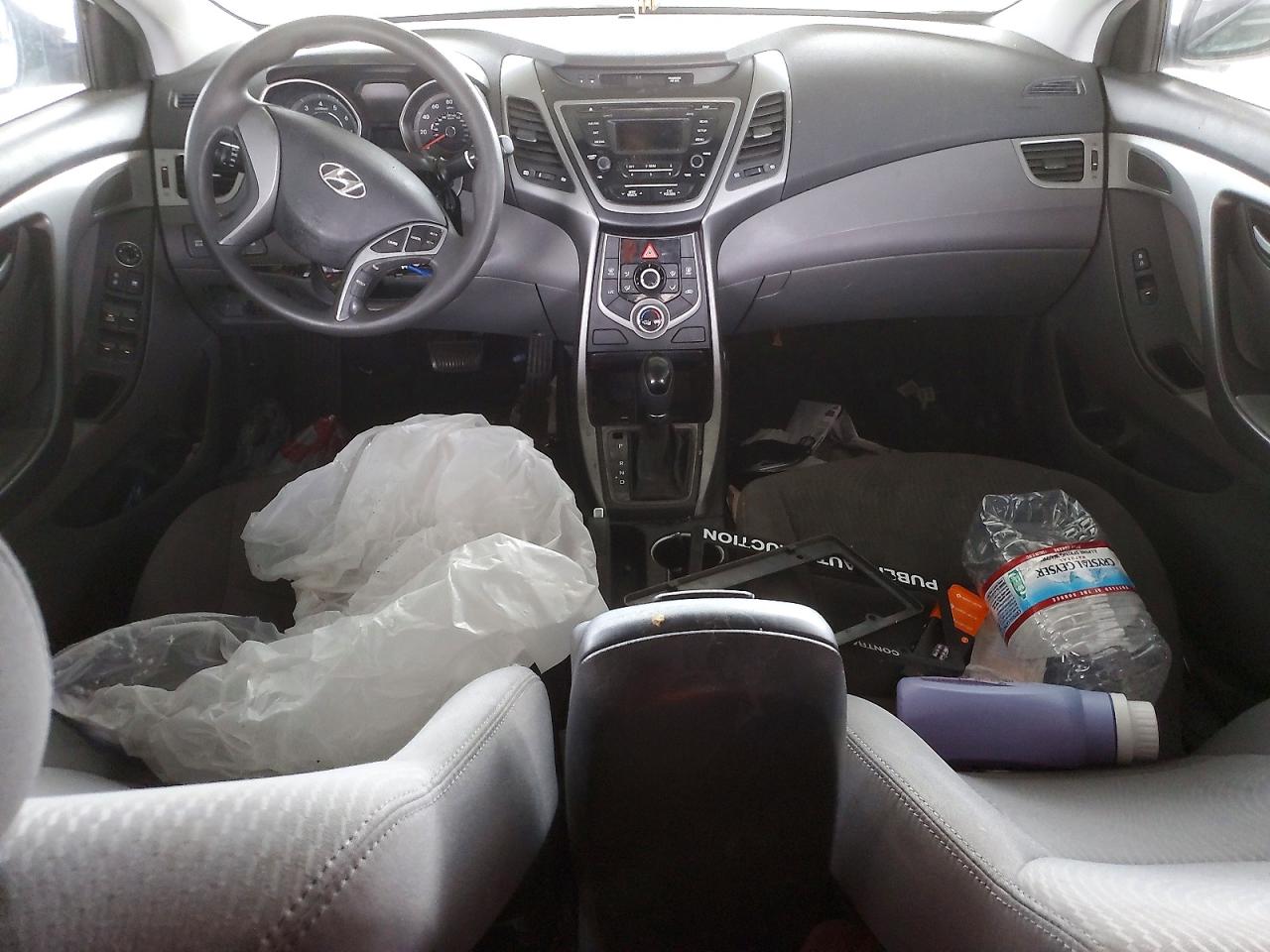 2016 HYUNDAI ELANTRA SE photo 8