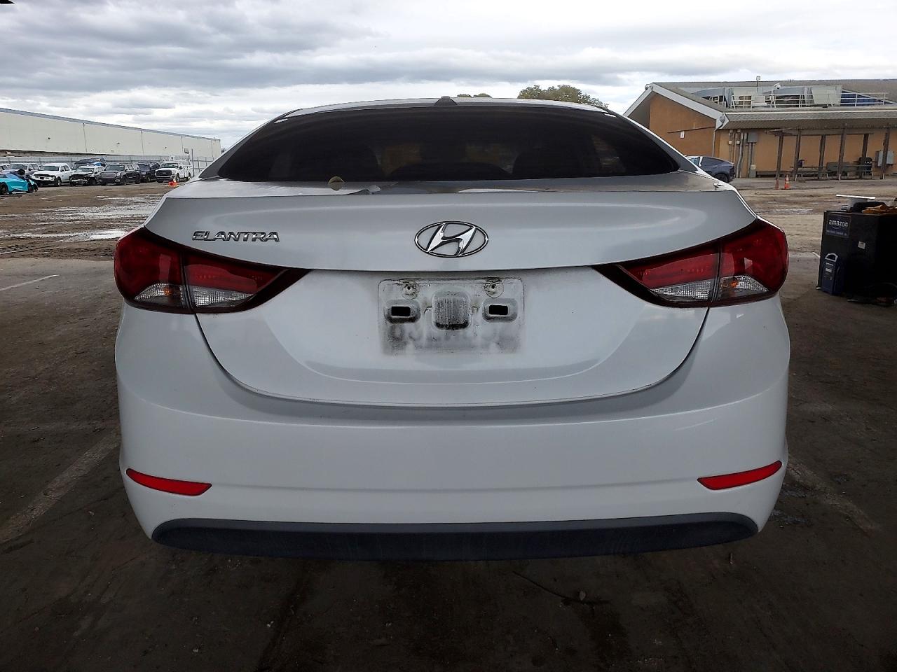 2016 HYUNDAI ELANTRA SE photo 6