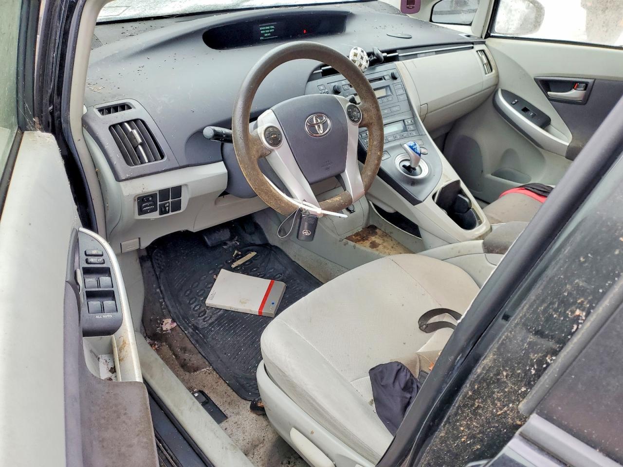 2010 TOYOTA PRIUS photo 8