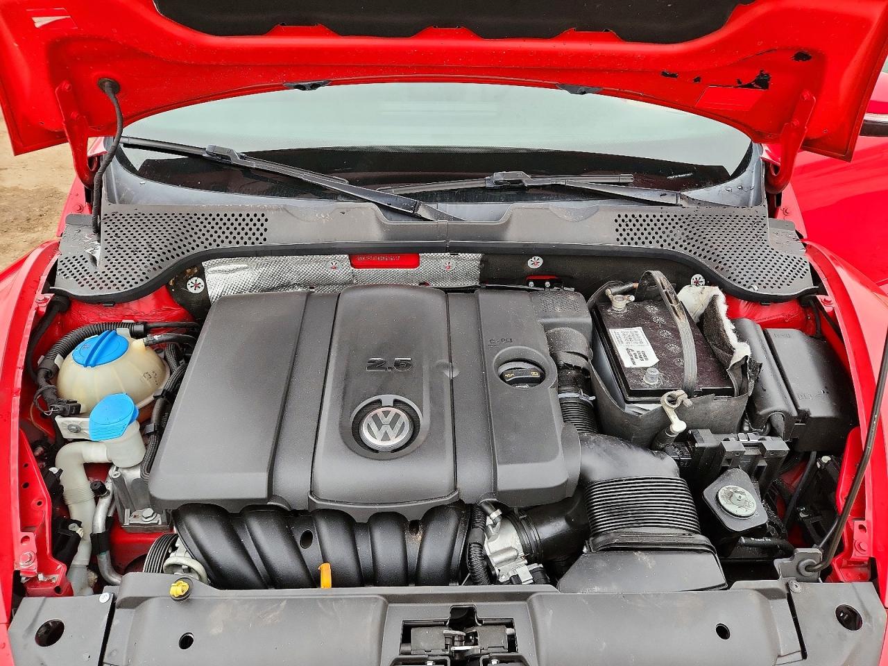 2013 VOLKSWAGEN BEETLE photo 11