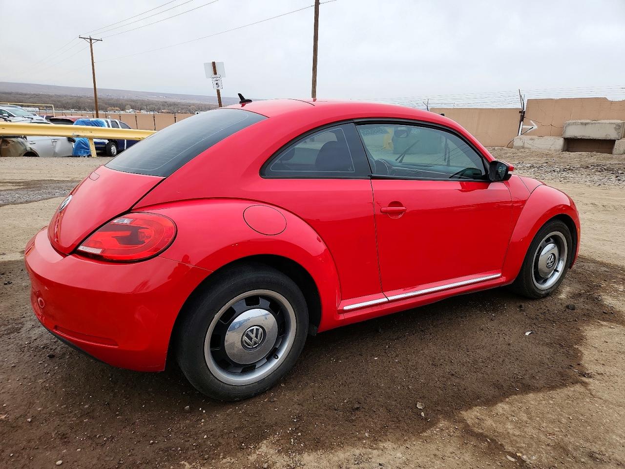 2013 VOLKSWAGEN BEETLE photo 3