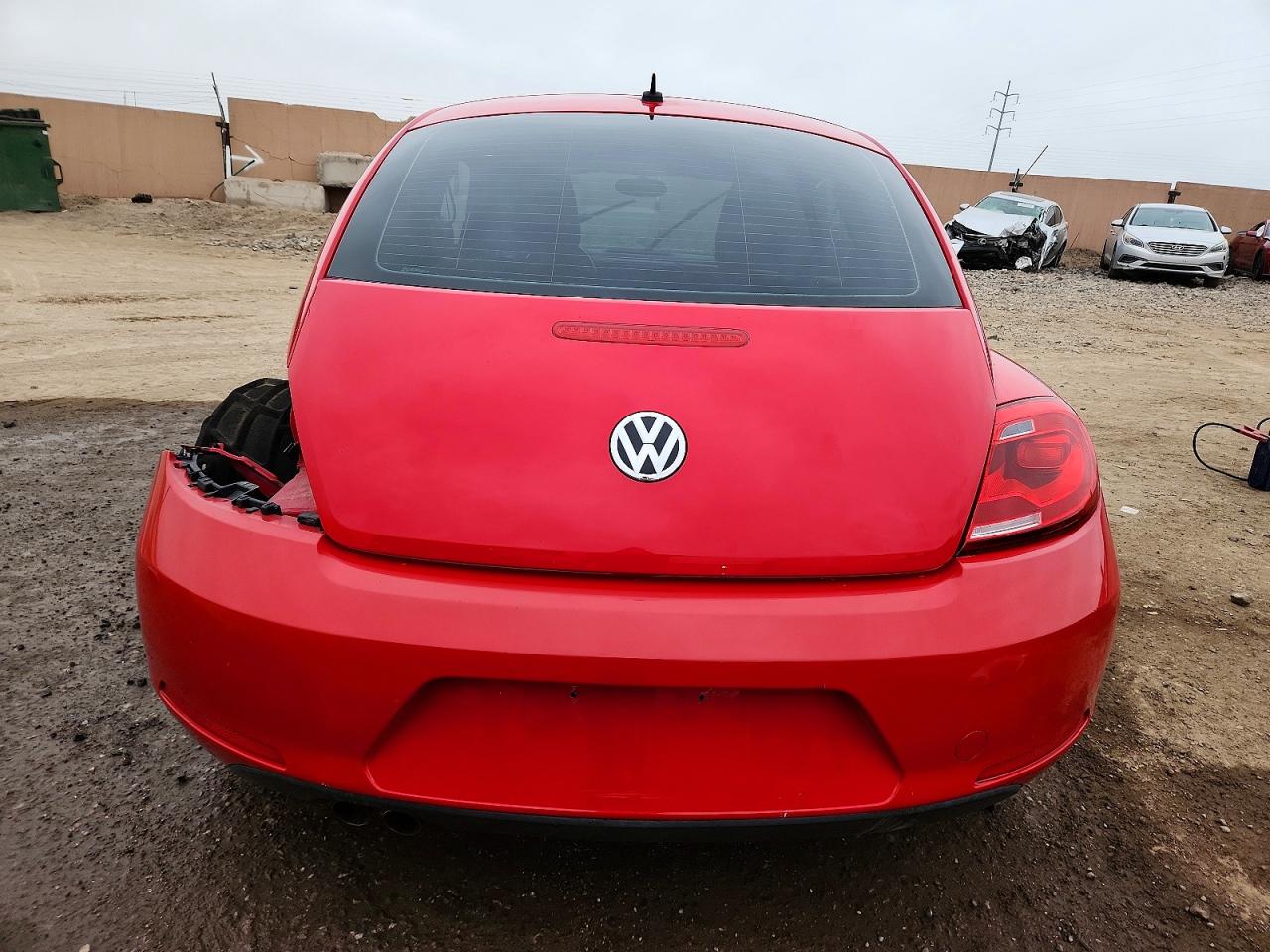 2013 VOLKSWAGEN BEETLE photo 6