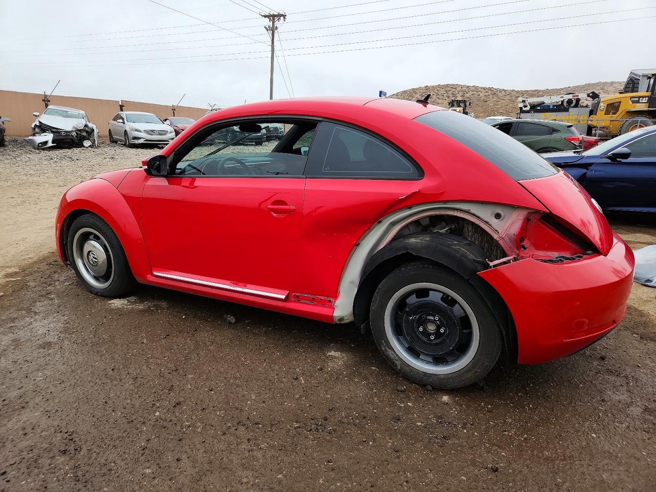 2013 VOLKSWAGEN BEETLE photo 2