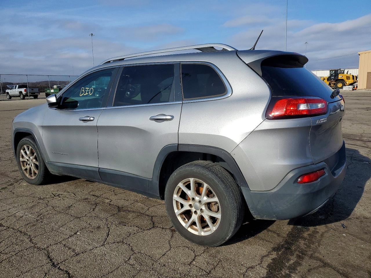 2015 JEEP CHEROKEE LATITUDE photo 3