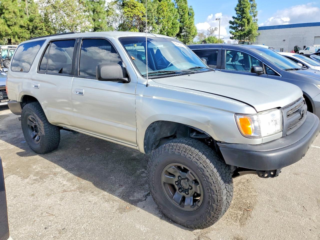 1999 TOYOTA 4RUNNER SR5 photo 4