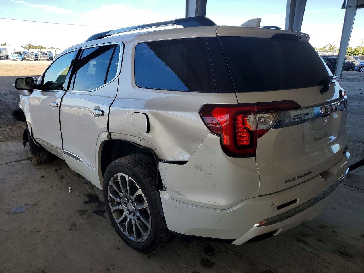 2023 GMC ACADIA DENALI photo 2