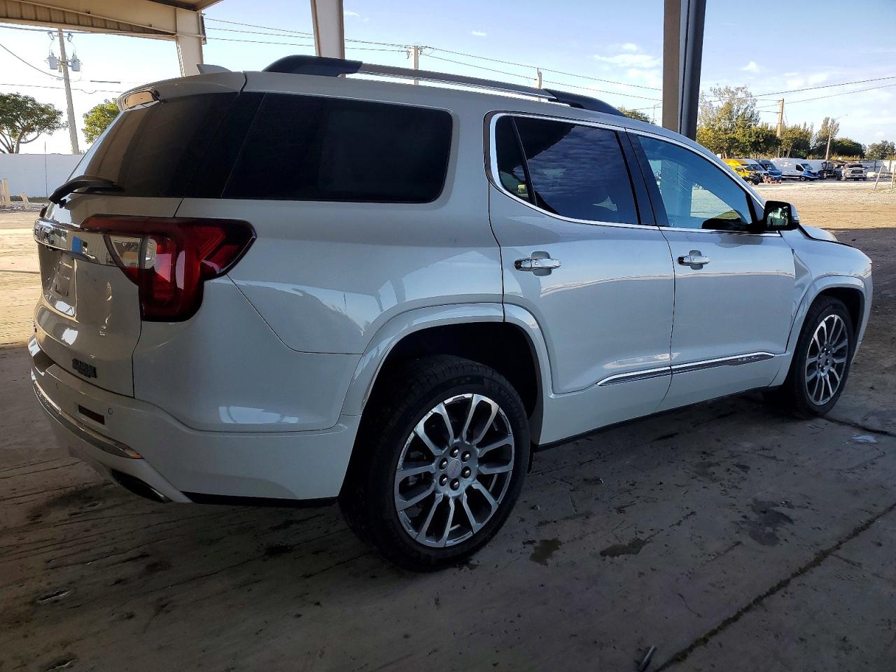 2023 GMC ACADIA DENALI photo 3