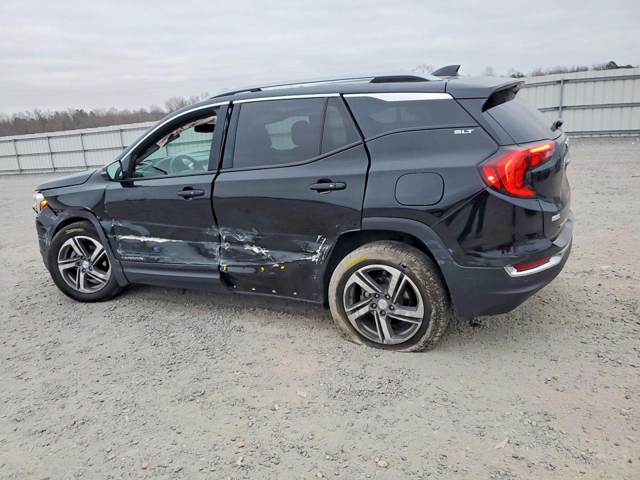 2020 GMC TERRAIN SLT photo 2
