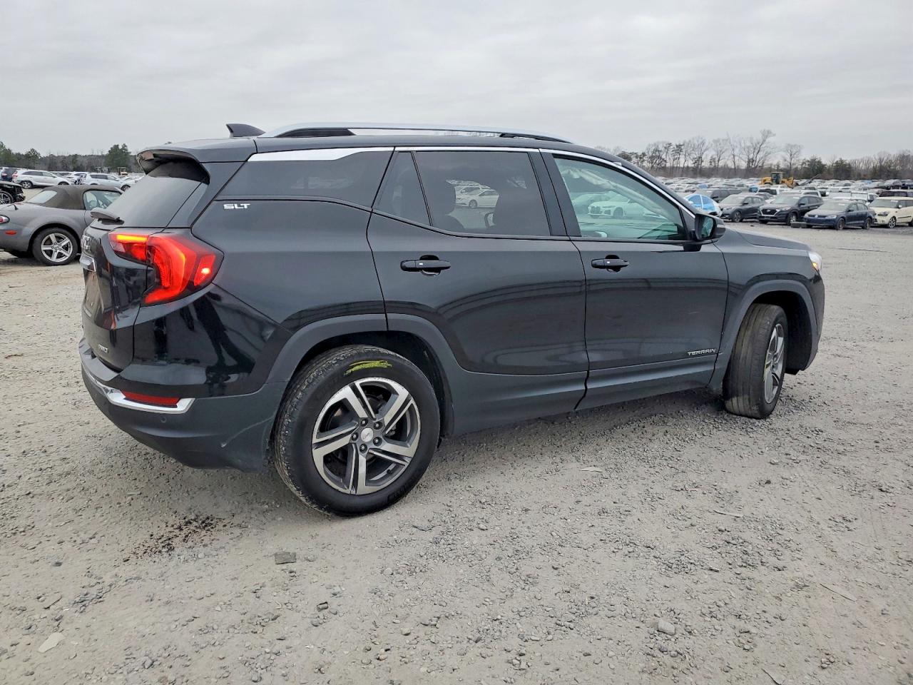 2020 GMC TERRAIN SLT photo 3