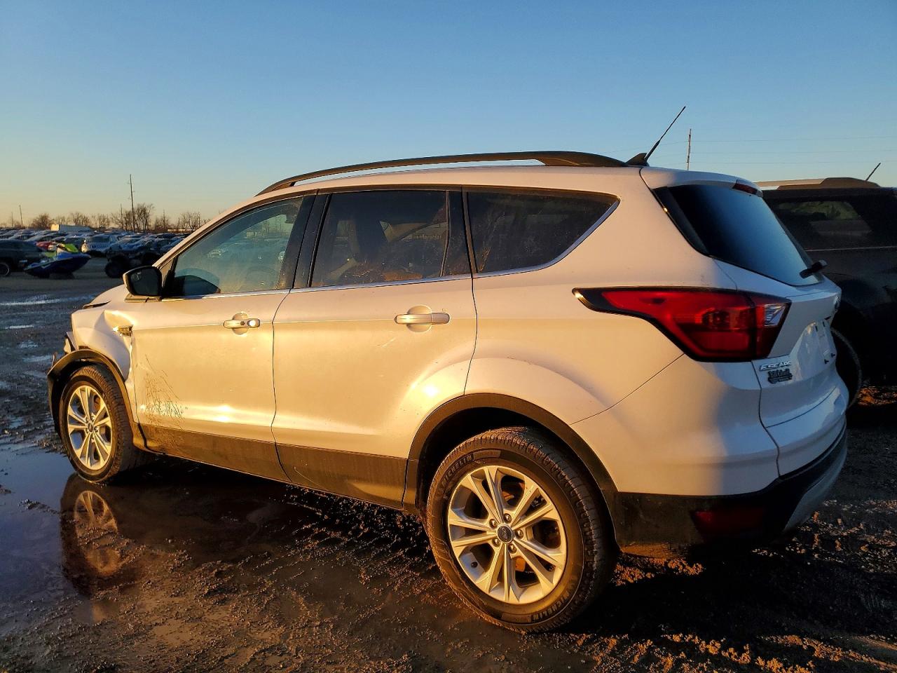 2019 FORD ESCAPE SEL photo 2