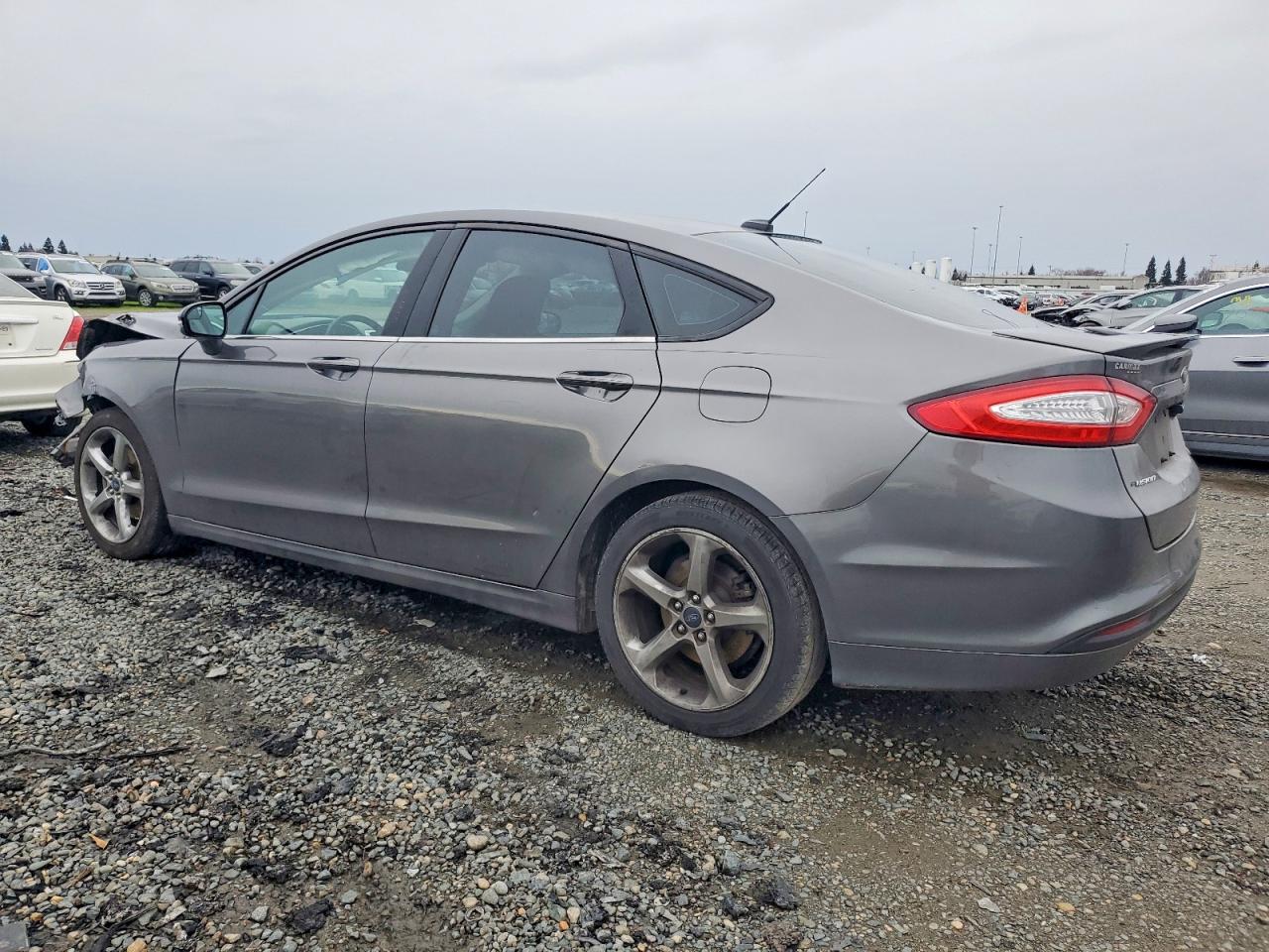 2013 FORD FUSION SE photo 2