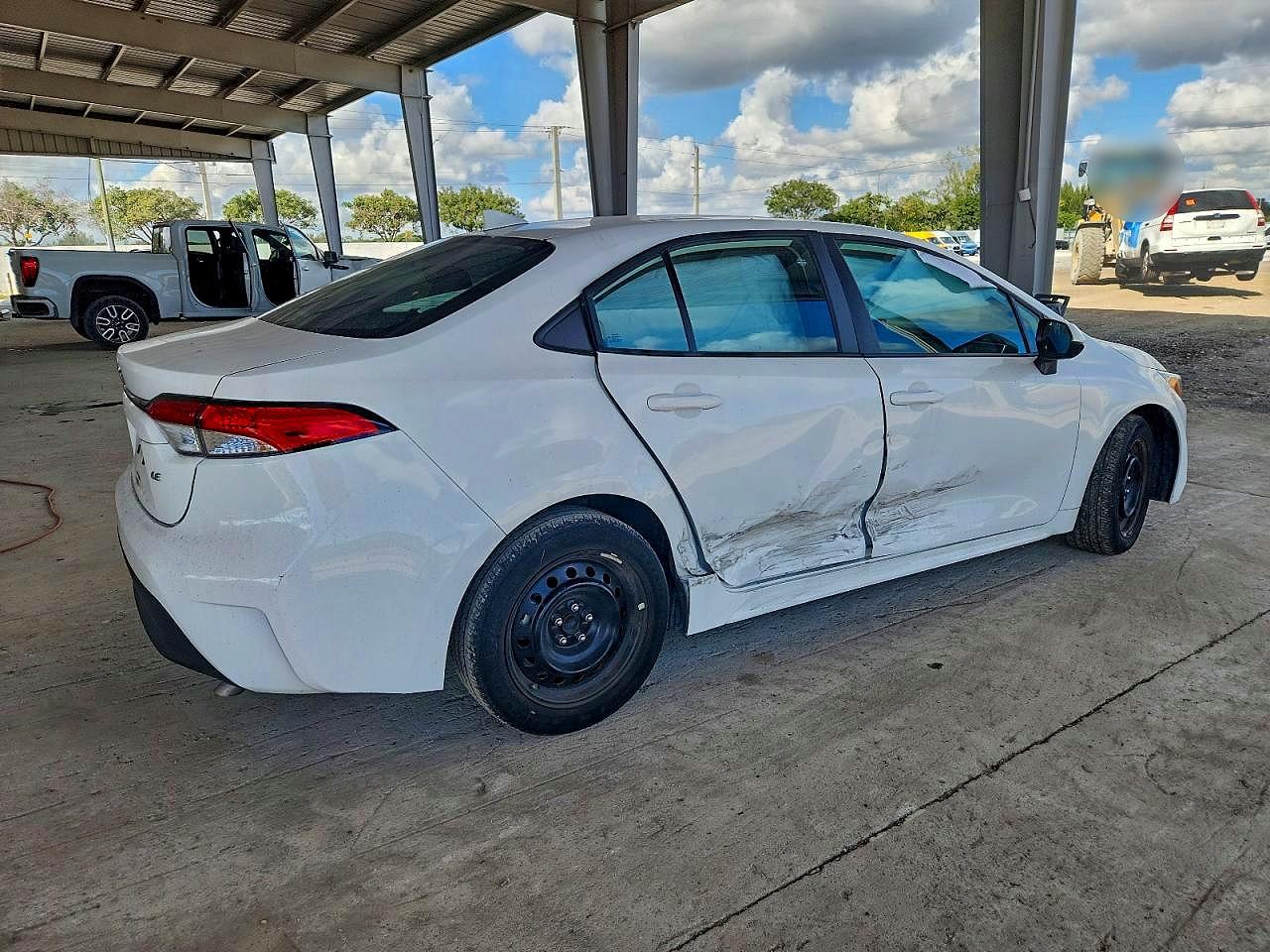 2023 TOYOTA COROLLA LE photo 3