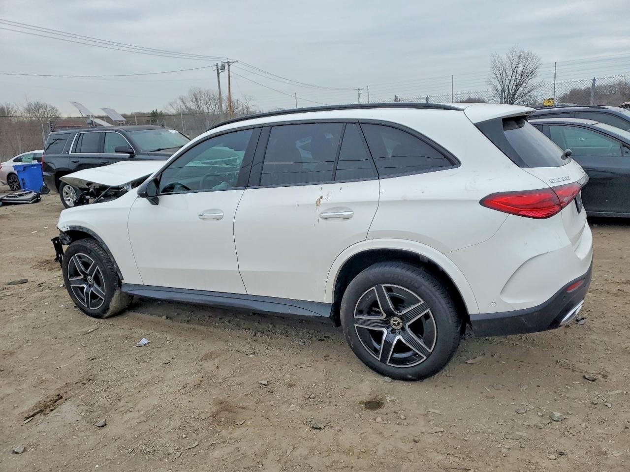 2025 MERCEDES-BENZ GLC 300 4MATIC photo 2