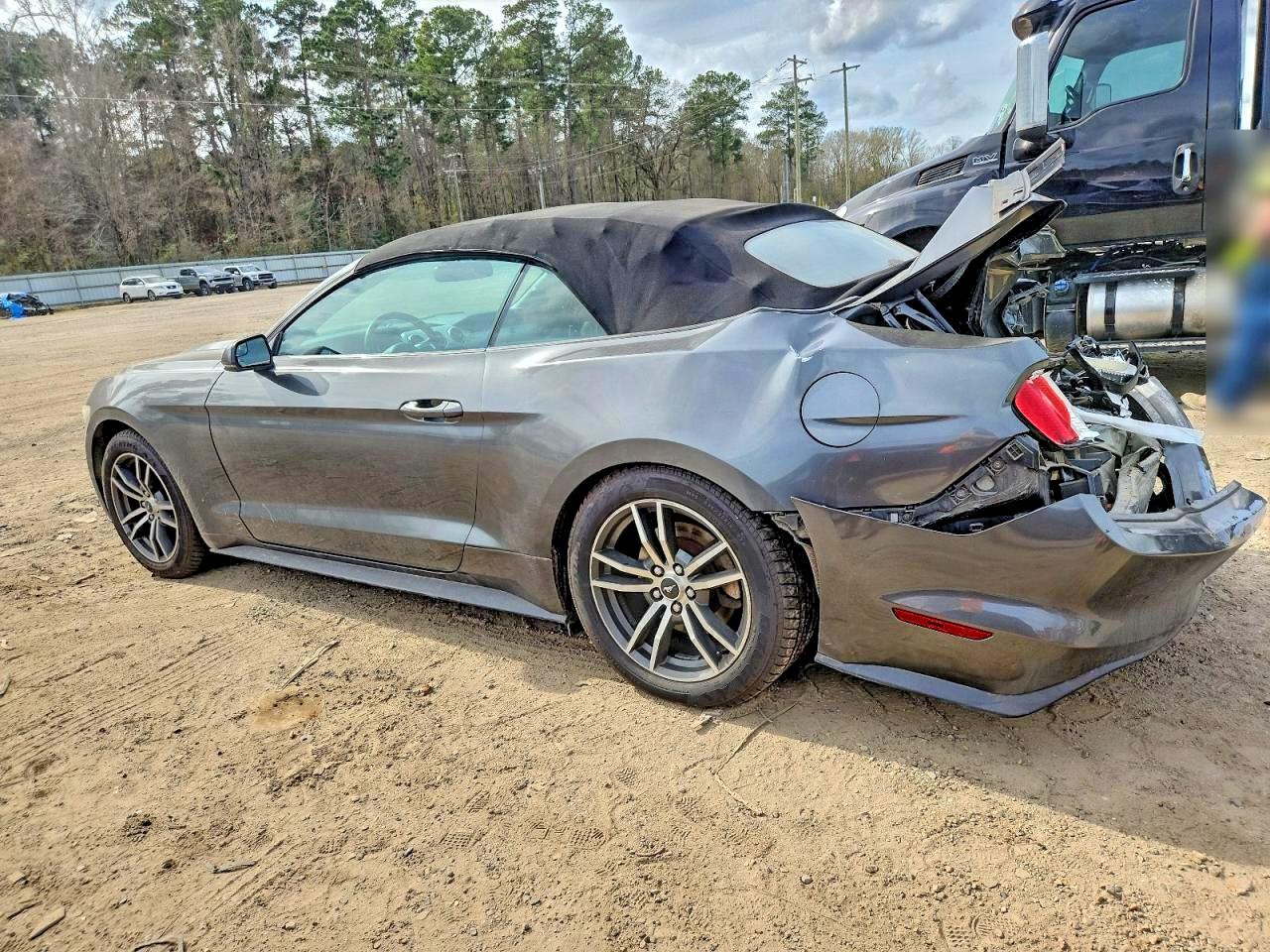 2016 FORD MUSTANG photo 2