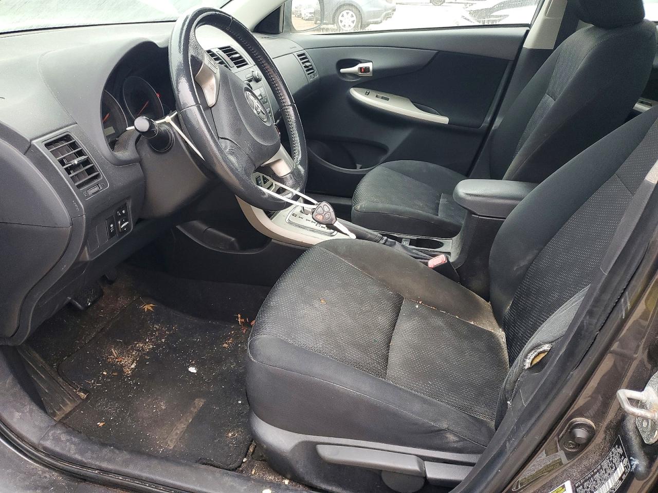 2010 TOYOTA COROLLA photo 13