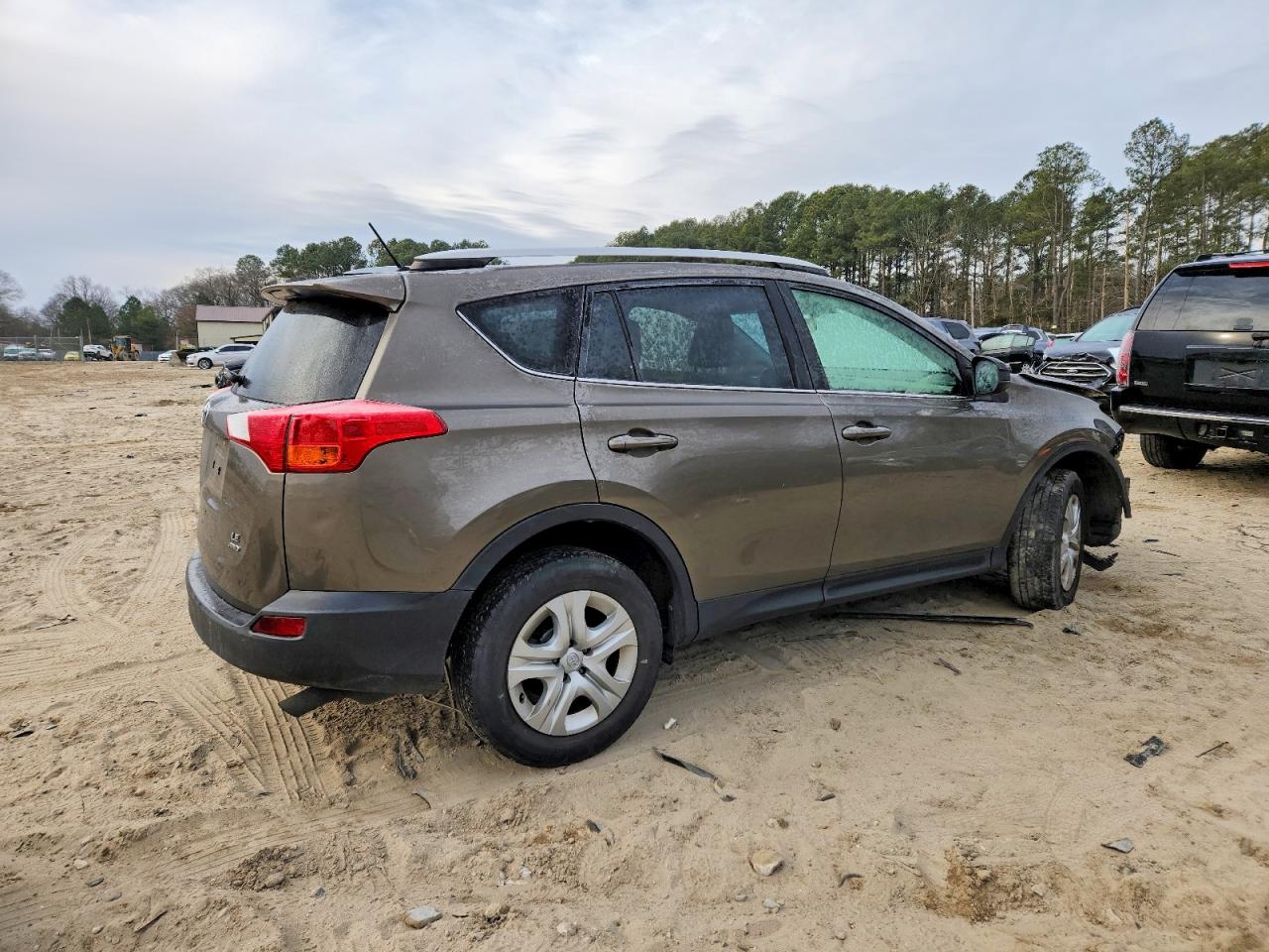 2015 TOYOTA RAV4 LE photo 3