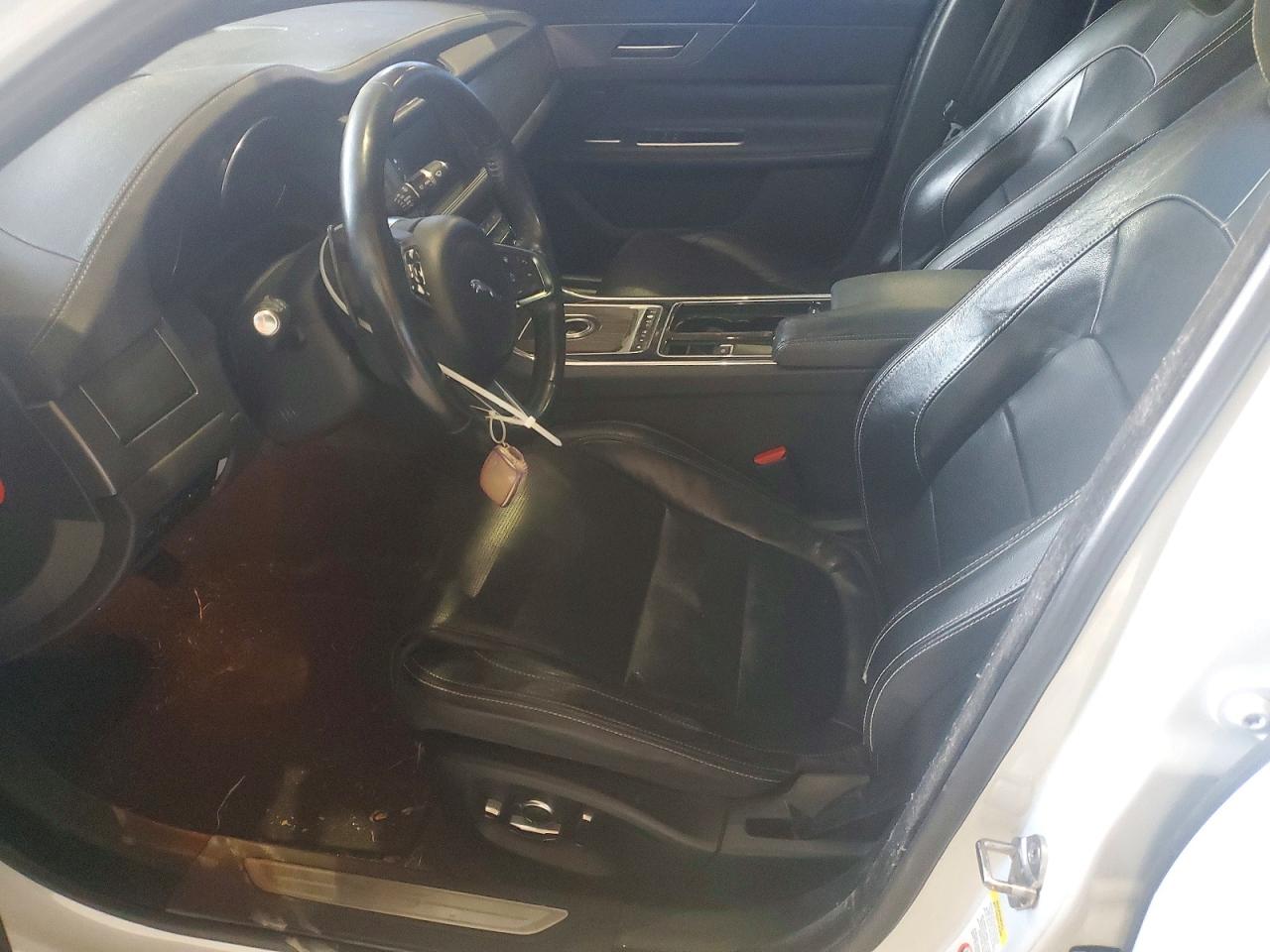 2016 JAGUAR XF S photo 7