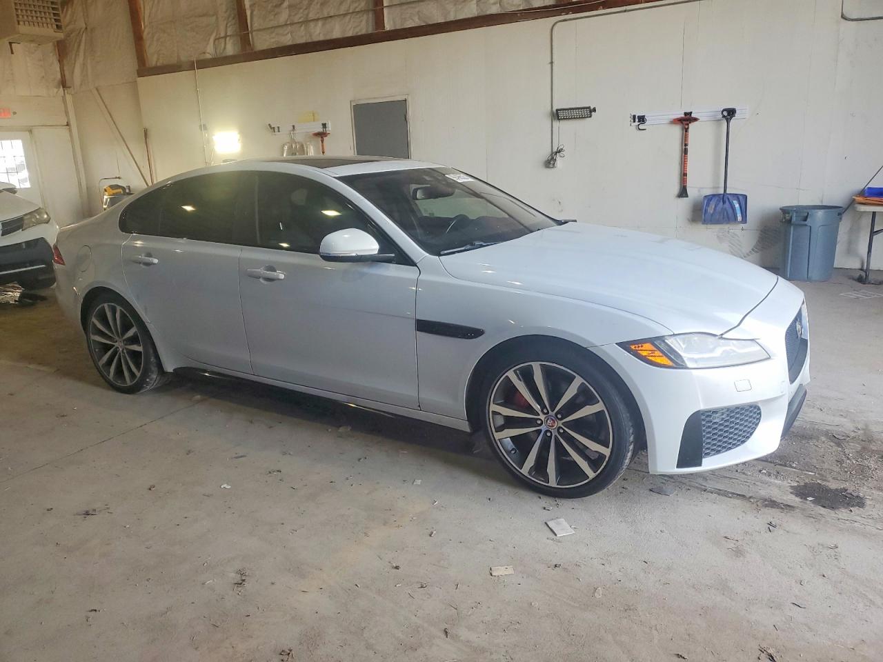 2016 JAGUAR XF S photo 4