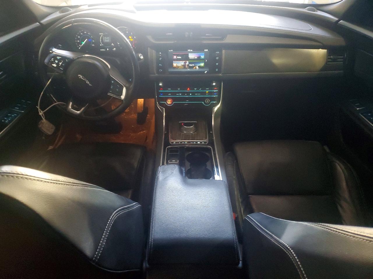 2016 JAGUAR XF S photo 8