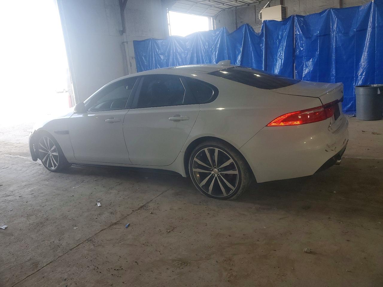 2016 JAGUAR XF S photo 2