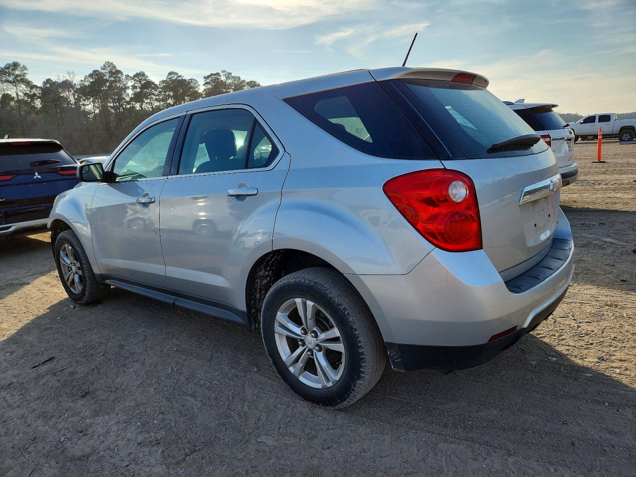 2014 CHEVROLET EQUINOX LS photo 2