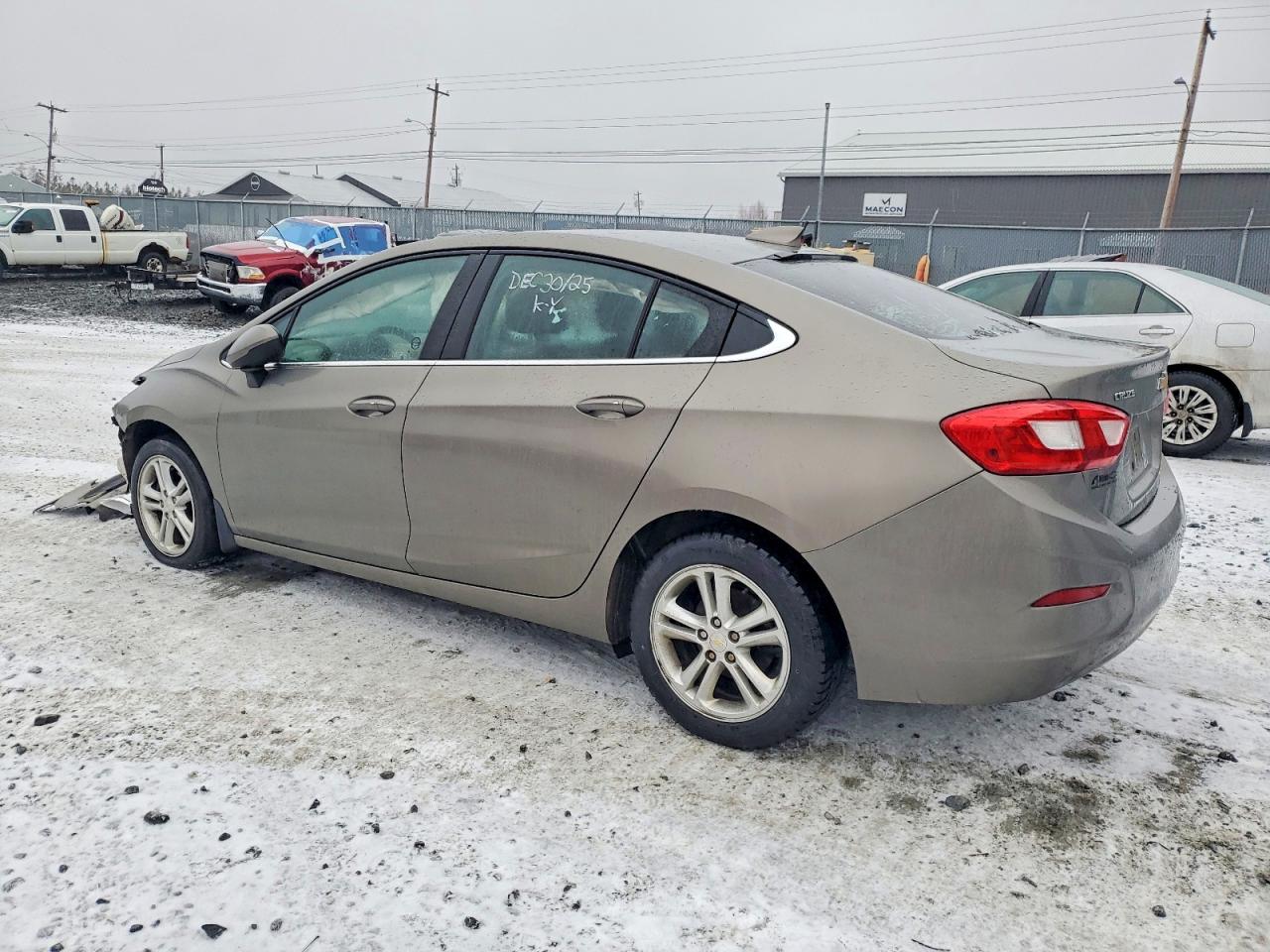 2017 CHEVROLET CRUZE LT photo 2