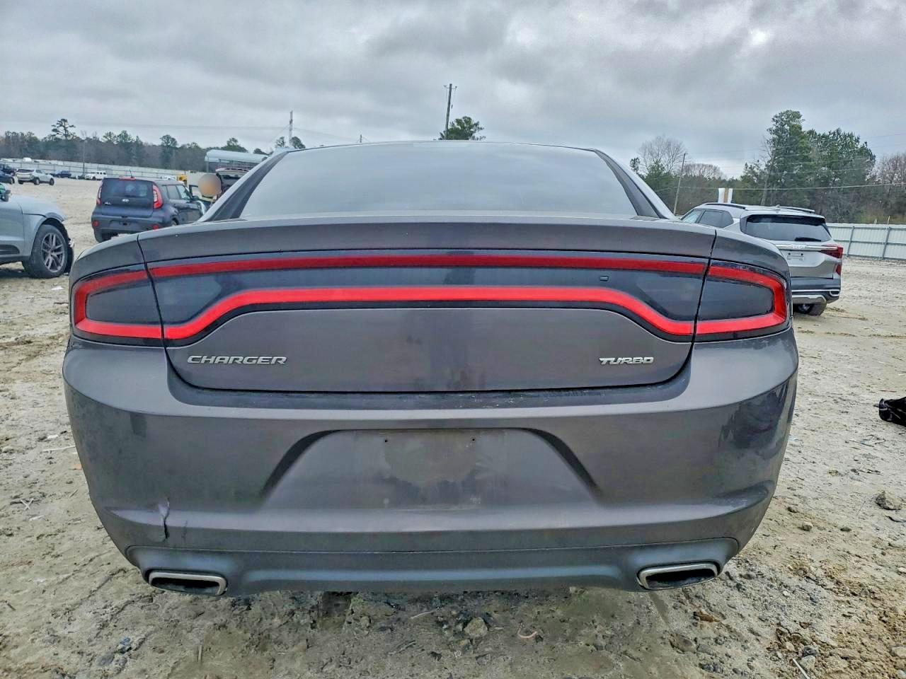 2017 DODGE CHARGER SE photo 6