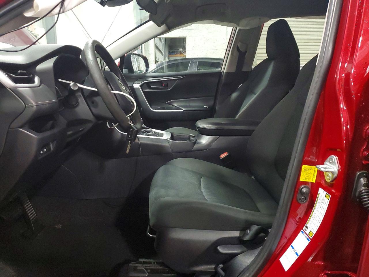 2021 TOYOTA RAV4 LE photo 7