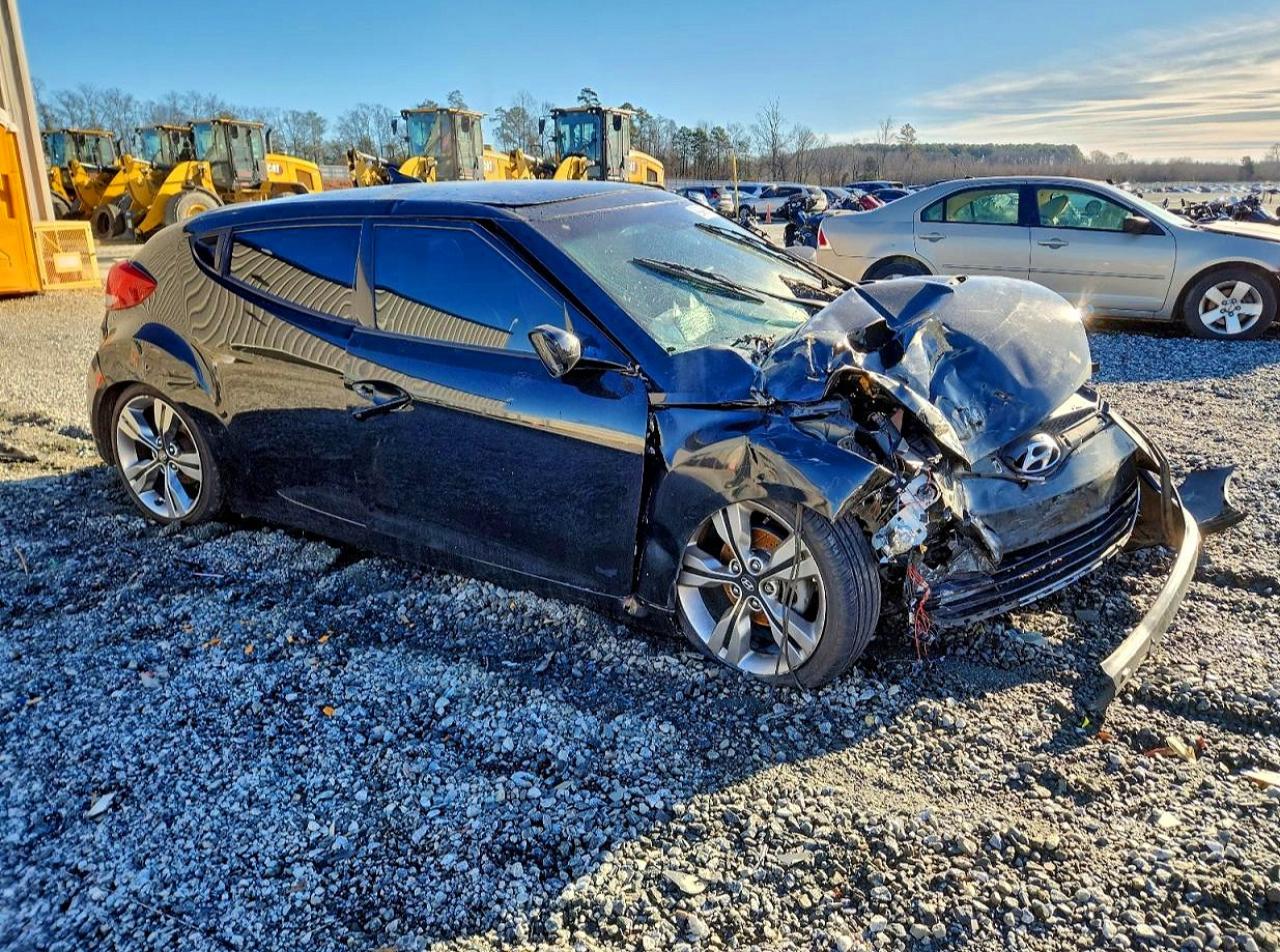 2013 HYUNDAI VELOSTER BASE photo 4
