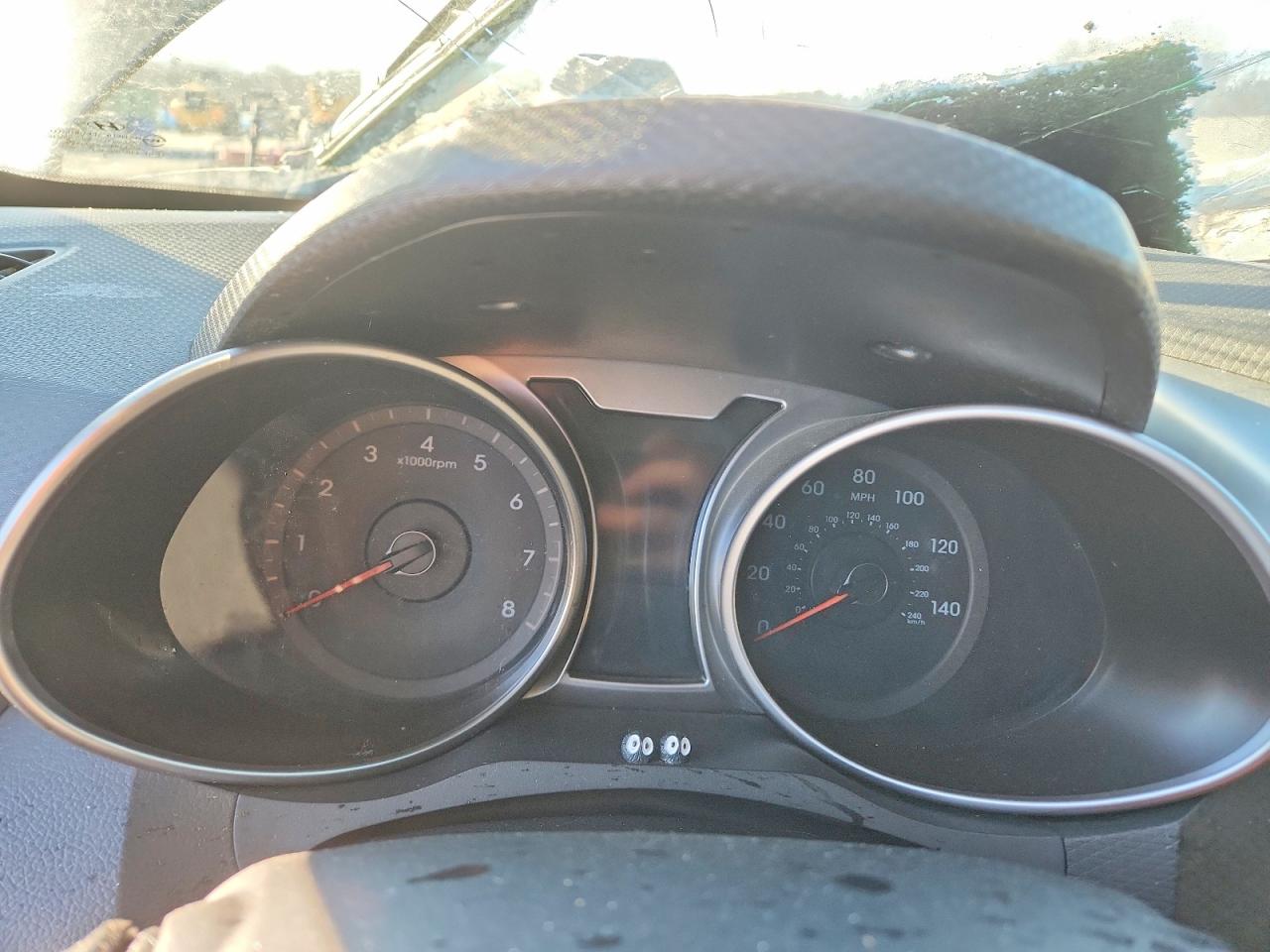 2013 HYUNDAI VELOSTER BASE photo 9